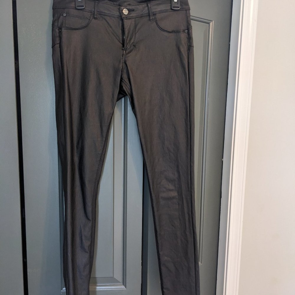 H&M low waisted black faux leather jeggings 31/32